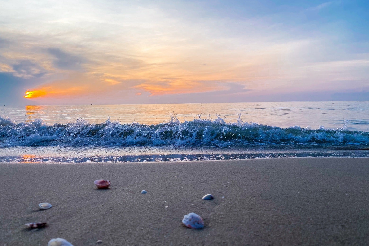เที่ยวทะเลใกล้กรุงเทพไปเช้าเย็นกลับ - หาดบ้านกรูด ประจวบ