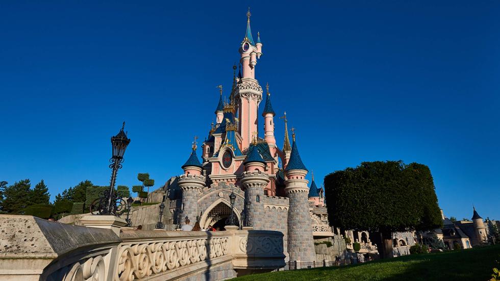 Disneyland มีที่ไหนบ้าง Tokyo Disneyland, Japan